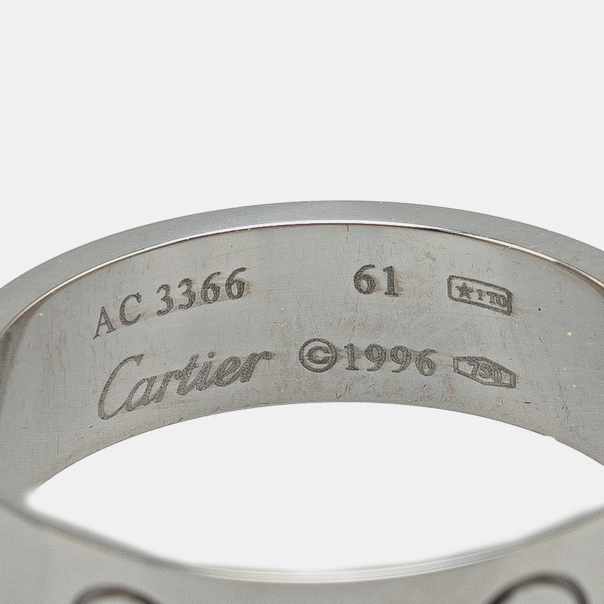 18K White Gold Love Ring 