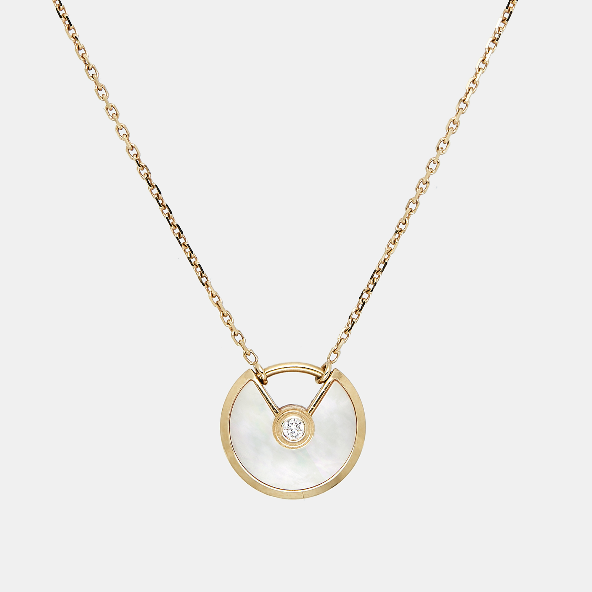 

Cartier Amulette De Cartier Mother of Pearl Diamond 18k Yellow Gold  Model Necklace