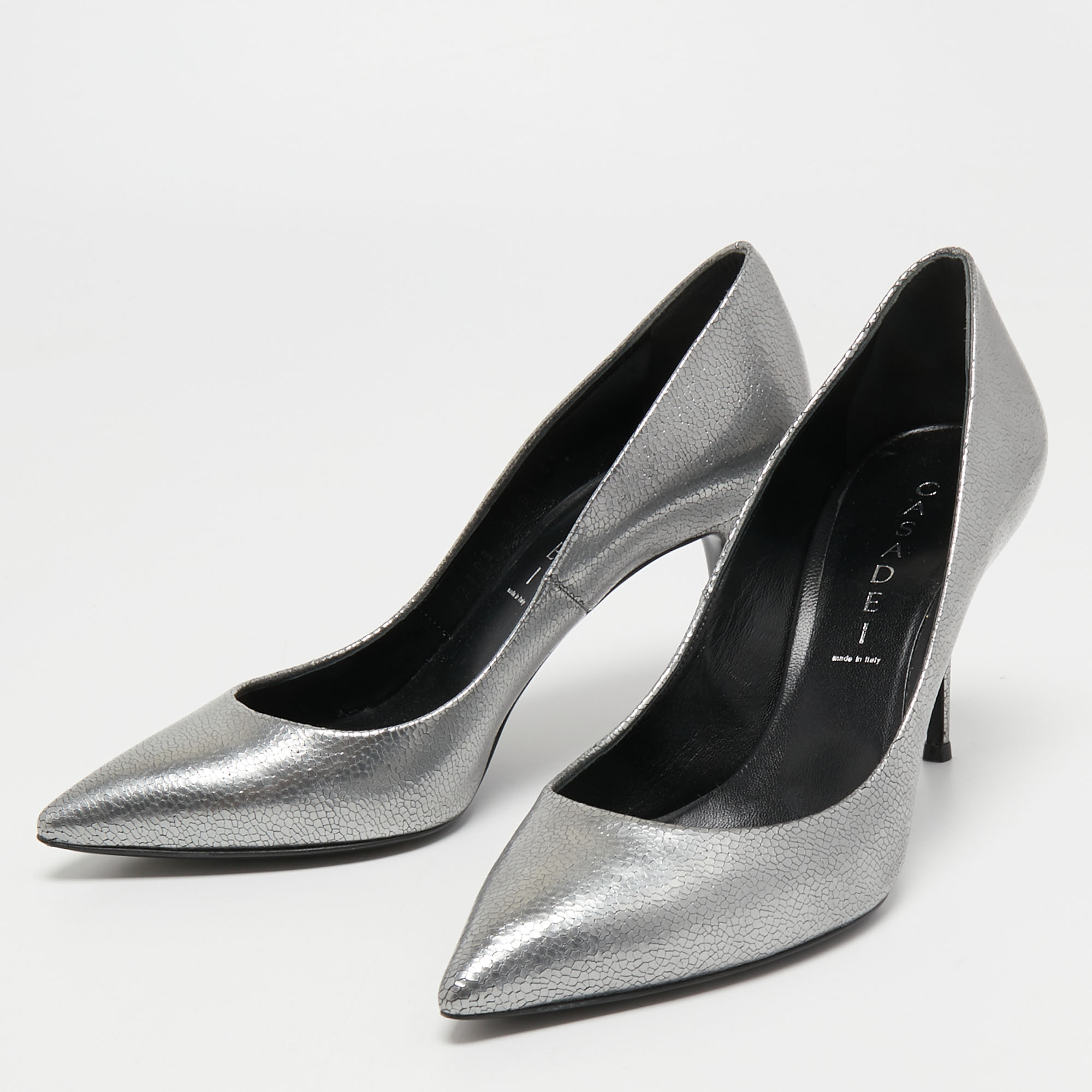 

Casadei Silver Texture Leather Pointed Toe Pumps Size