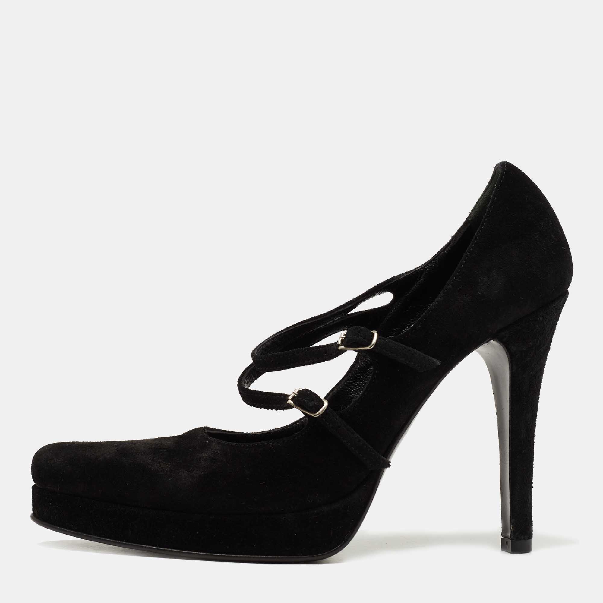 Exhibit an elegant style with this pair of pumps. These elegant shoes are crafted from quality materials. They are set on durable soles and sleek heels.