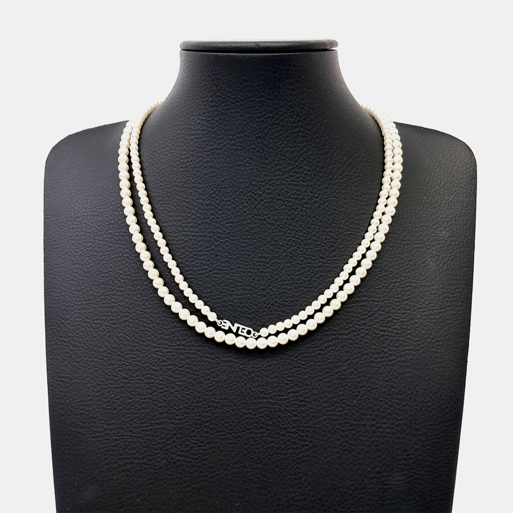 Pre-owned Celine Pearl Necklace In White