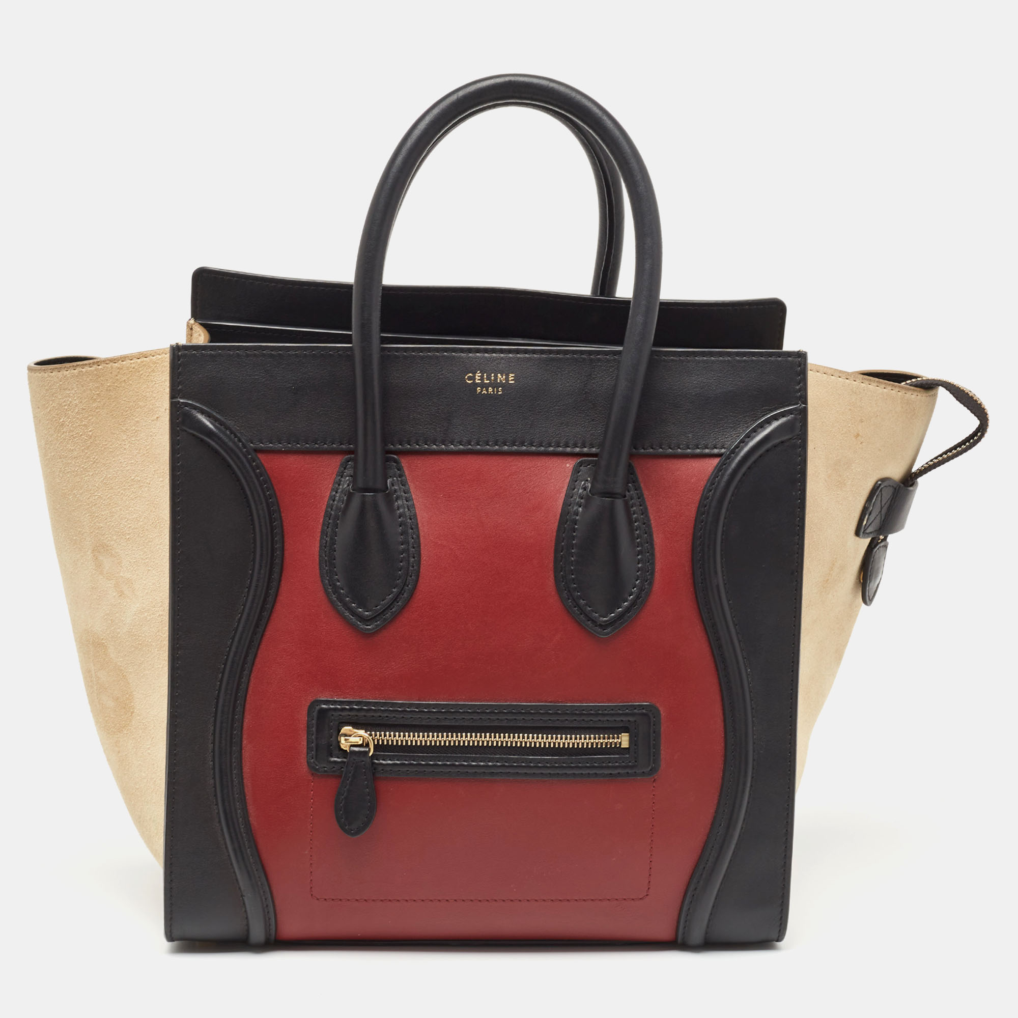 The Celine Luggage Tote exudes elegance with its harmonious blend of textures. Crafted with meticulous attention to detail it features luxurious leather and sumptuous suede in a tasteful tricolor design. Its compact size belies its ample capacity making it both a stylish accessory and a practical companion for any occasion.