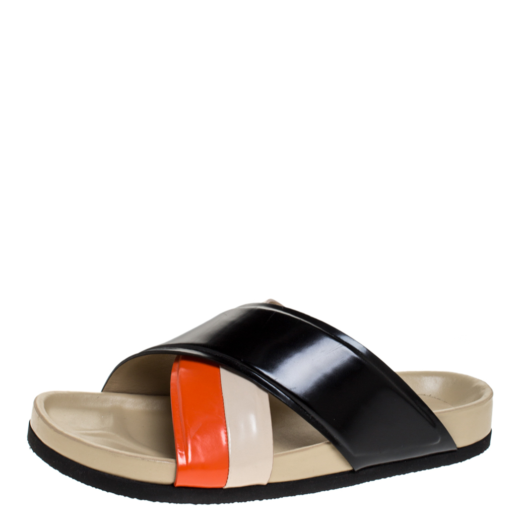 Pre Owned حذاء سلايدز سيلين فلات ملتف ساتان أسود مقاس 38