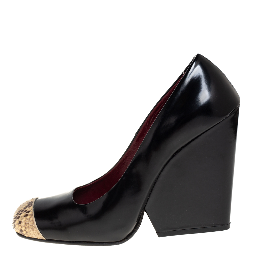 

Celine Black Leather and Python Cap Toe Pumps Size