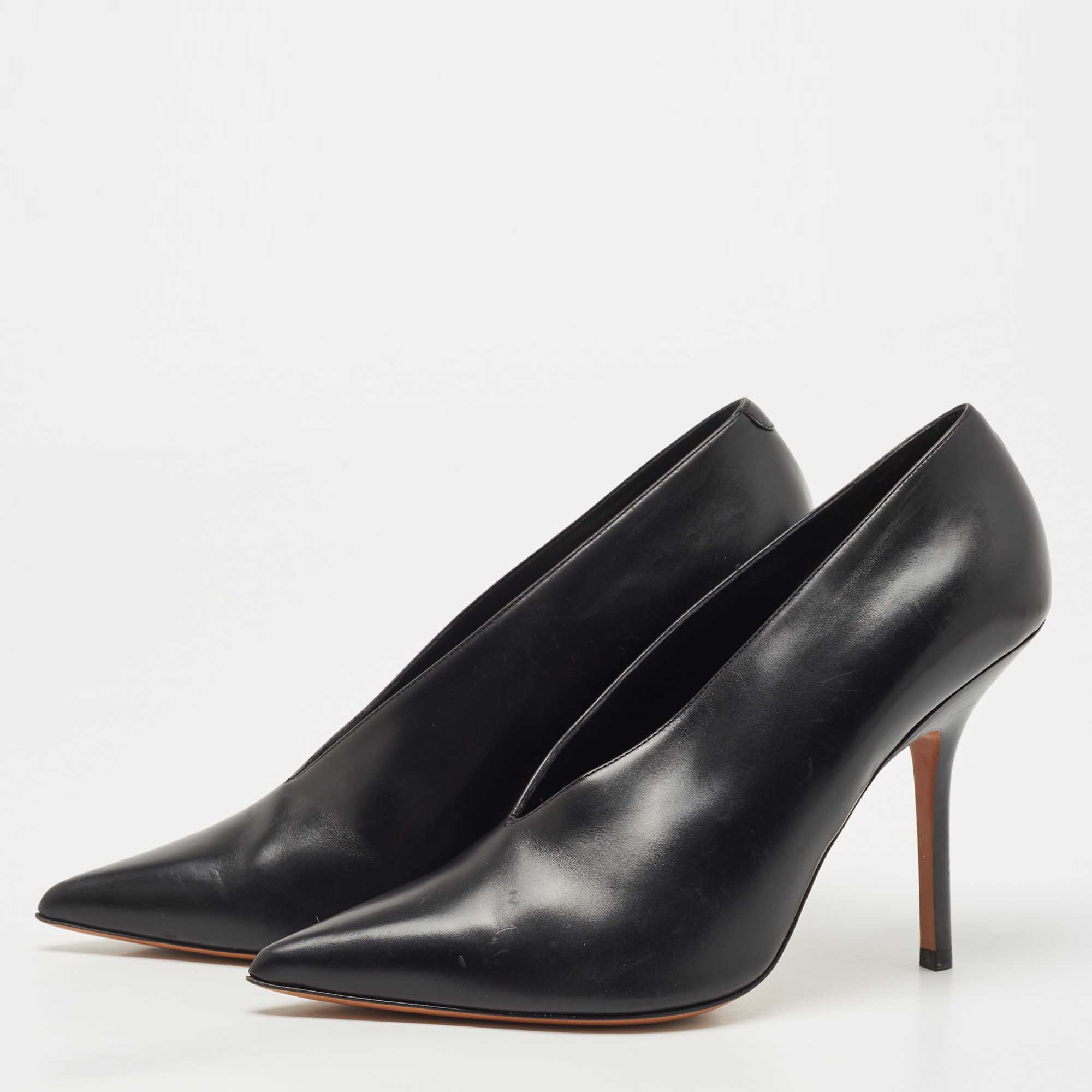

Celine Black Leather V Neck Pumps Size