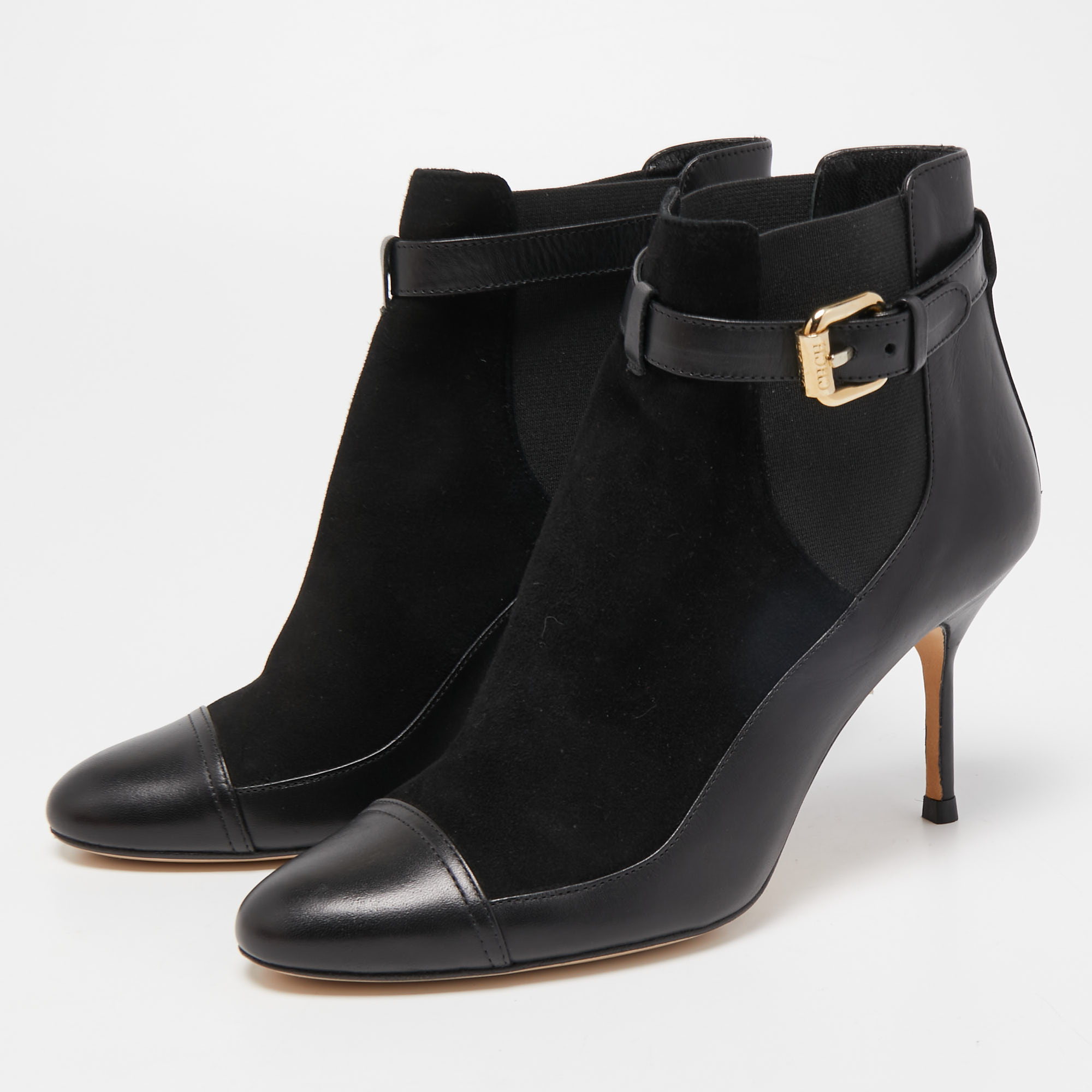 

CH Carolina Herrera Black Leather Ankle Boots Size