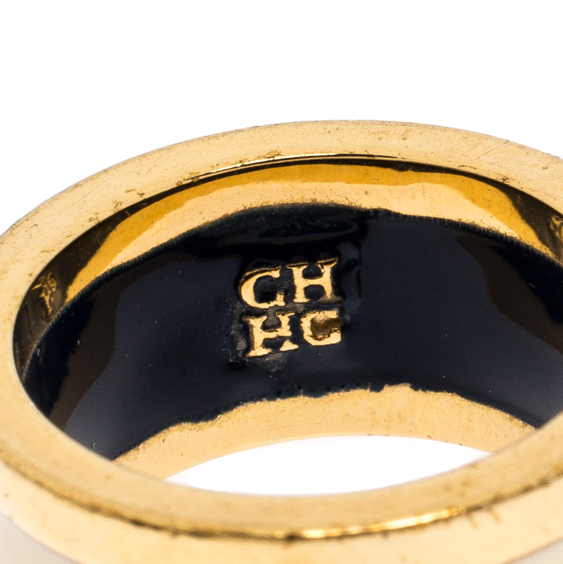 Pre-owned Ch Carolina Herrera Cream Enamel Gold Tone Band Ring Size 52