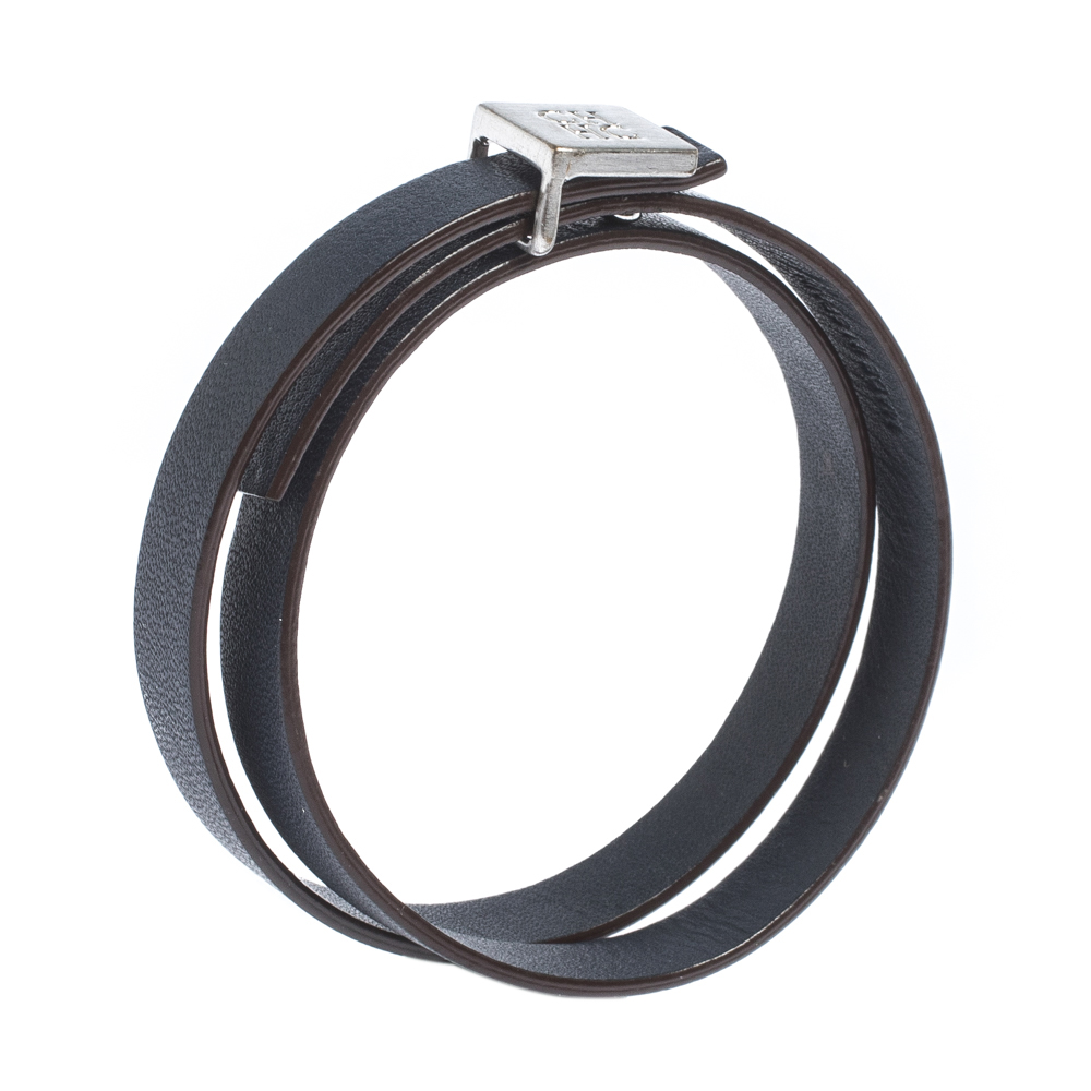 

CH Carolina Herrera Navy Blue Leather Wrap Bracelet