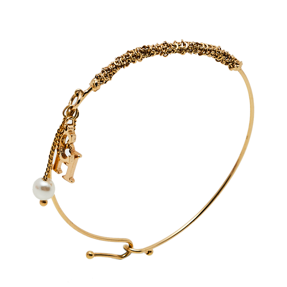 

CH Carolina Herrera Logo and Faux Pearl Charm Gold Tone Bracelet