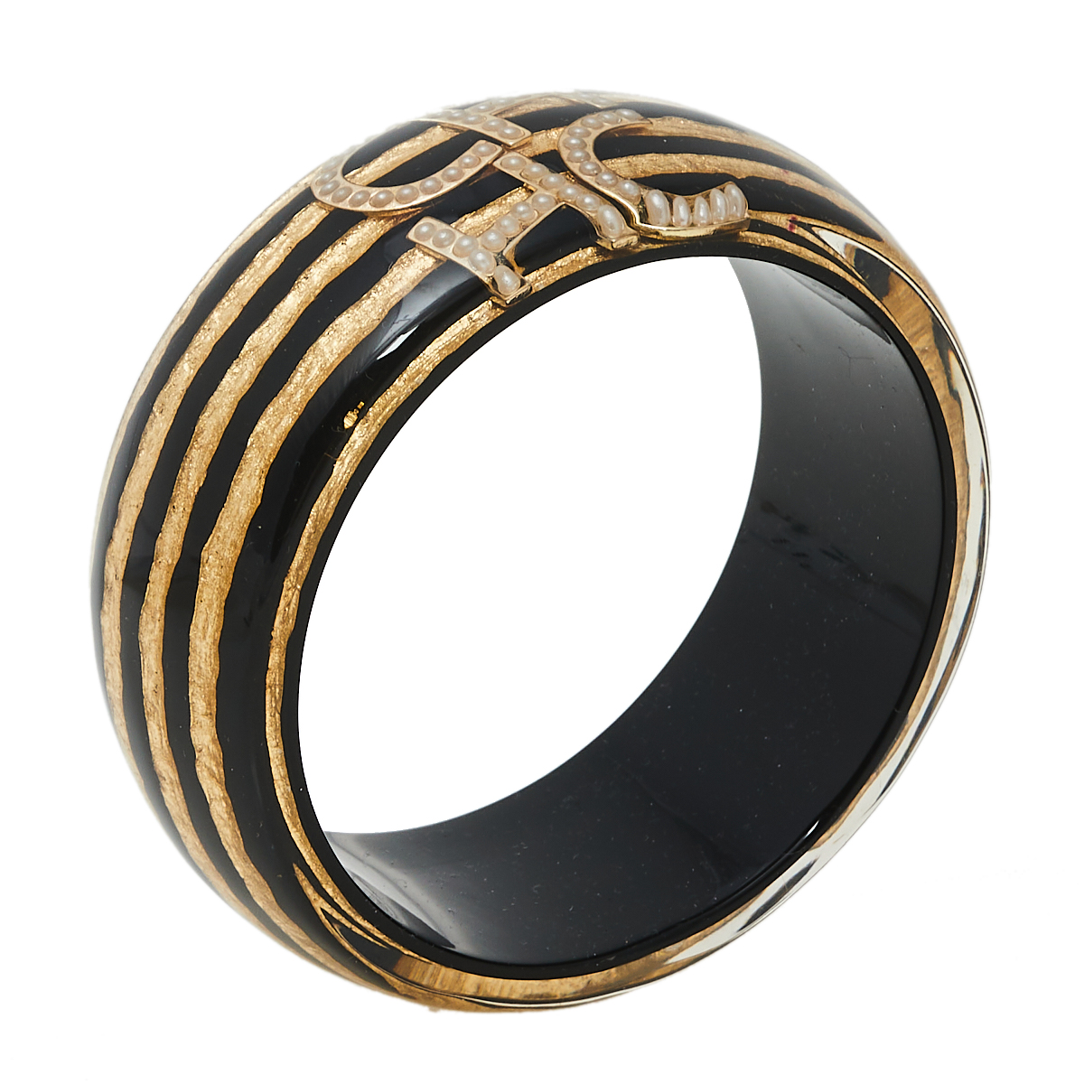 

CH Carolina Herrera Black/Gold Resin Gold Tone Wide Bangle Bracelet