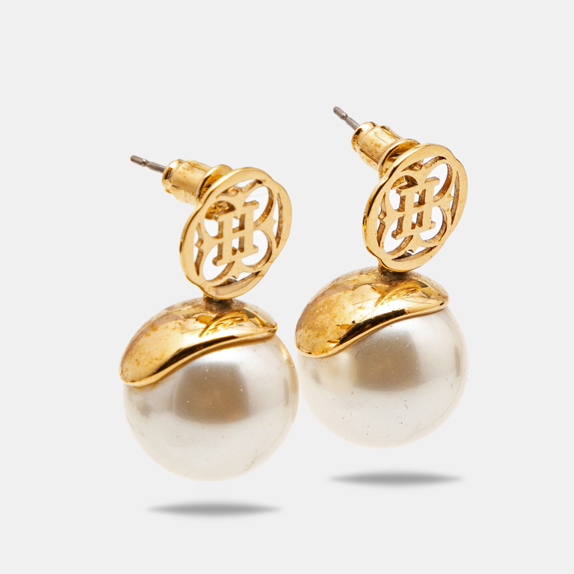 

CH Carolina Herrera Gold Tone Logo Pearl Drop Earrings