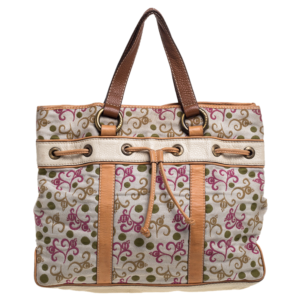 CH Carolina Herreras tote is stylish durable and practical. Crafted from fabric and leather it features beautiful embroidery in multiple hues a drawstring fastening and dual handles. The fabric lined interior is spacious enough for your daily essentials.