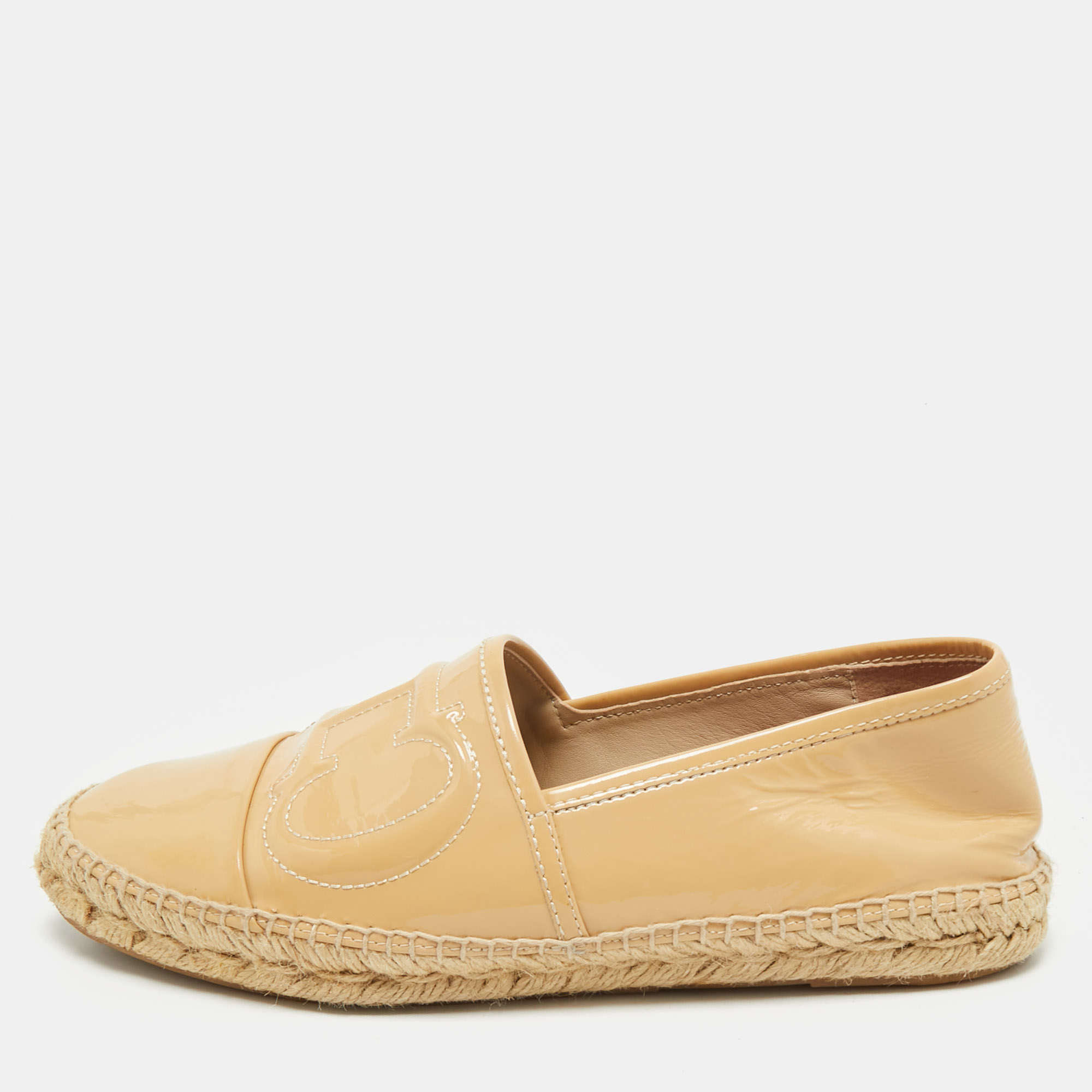 Pre-owned Ch Carolina Herrera Beige Patent Leather Ch Logo Espadrille Flats Size 39