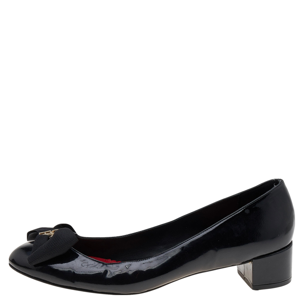 

CH Carolina Herrera Black Patent Leather Bow Pumps Size
