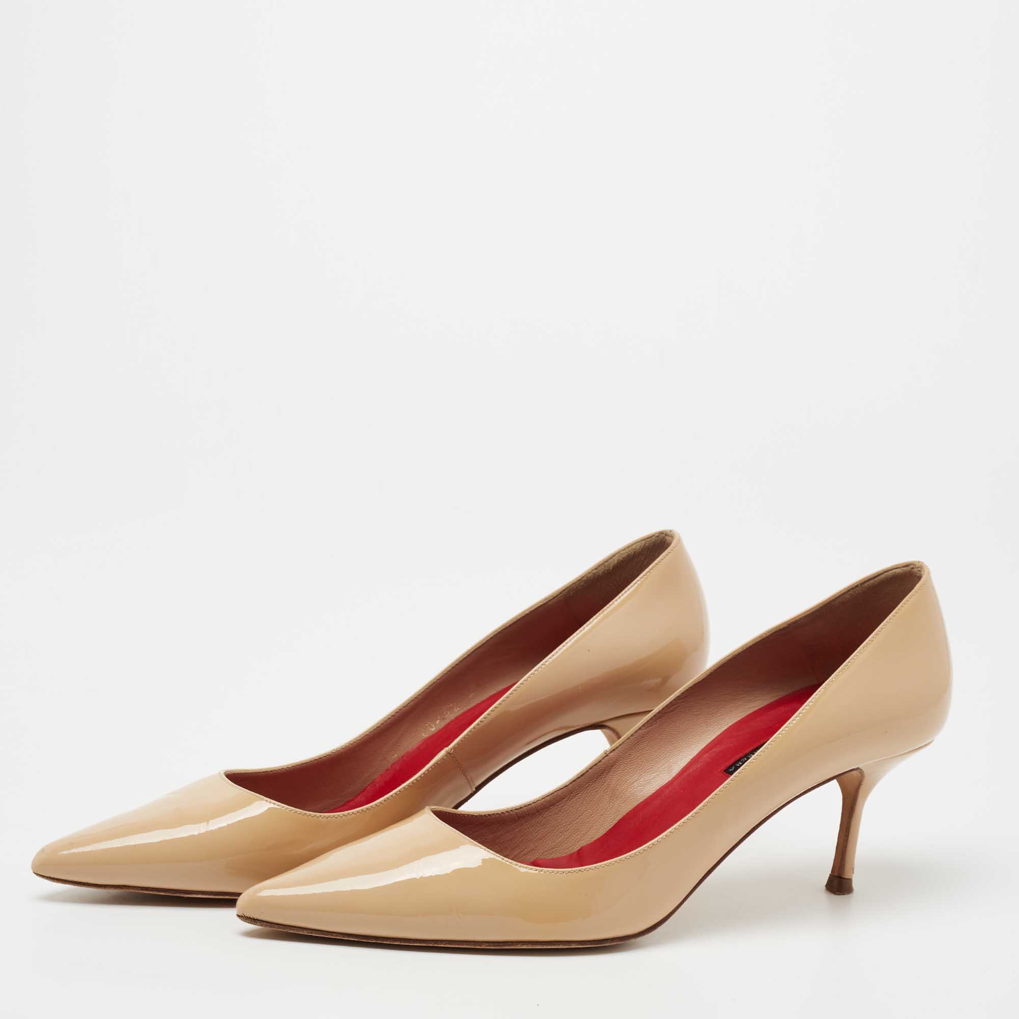 

CH Carolina Herrera Beige Patent Leather Pointed Toe Pumps Size