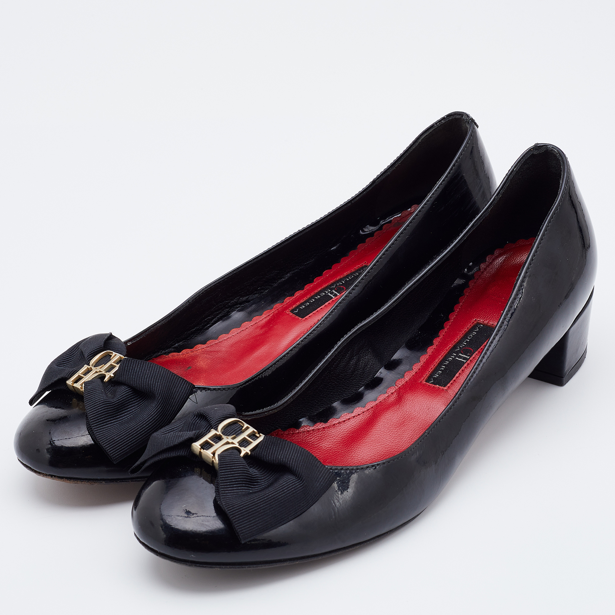 

CH Carolina Herrera Black Patent Leather Bow Pumps Size