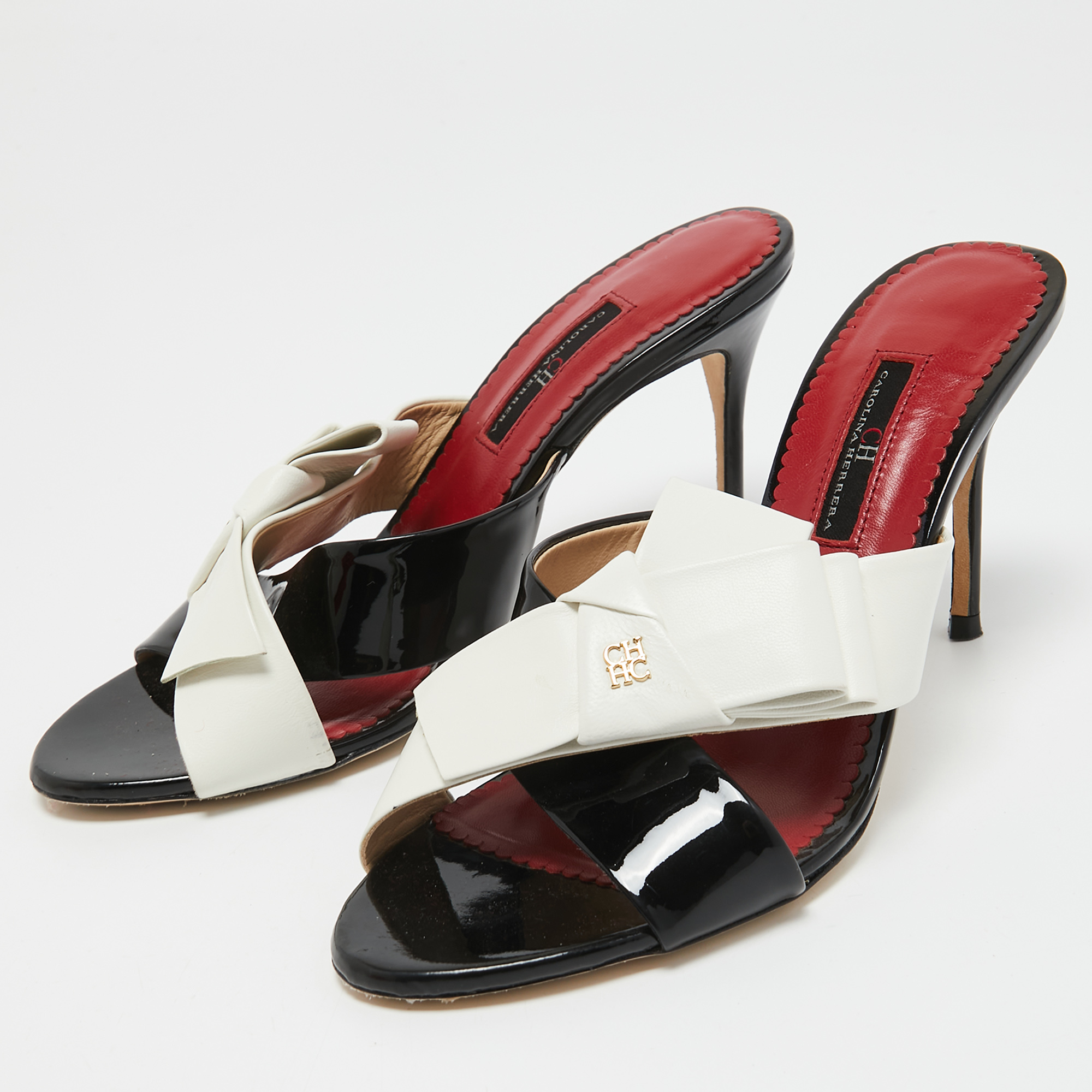 

CH Carolina Herrera Black/White Patent and Leather Knotted Bow Slide Sandals Size