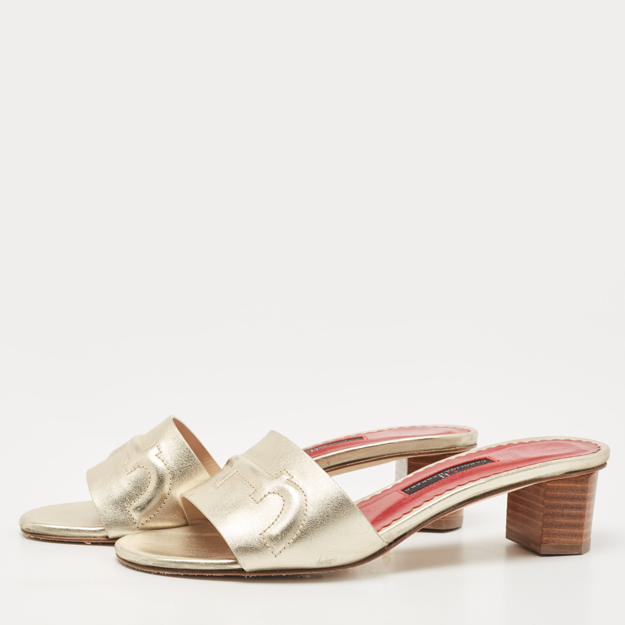 

CH Carolina Herrera Gold Leather Slide Sandals Size