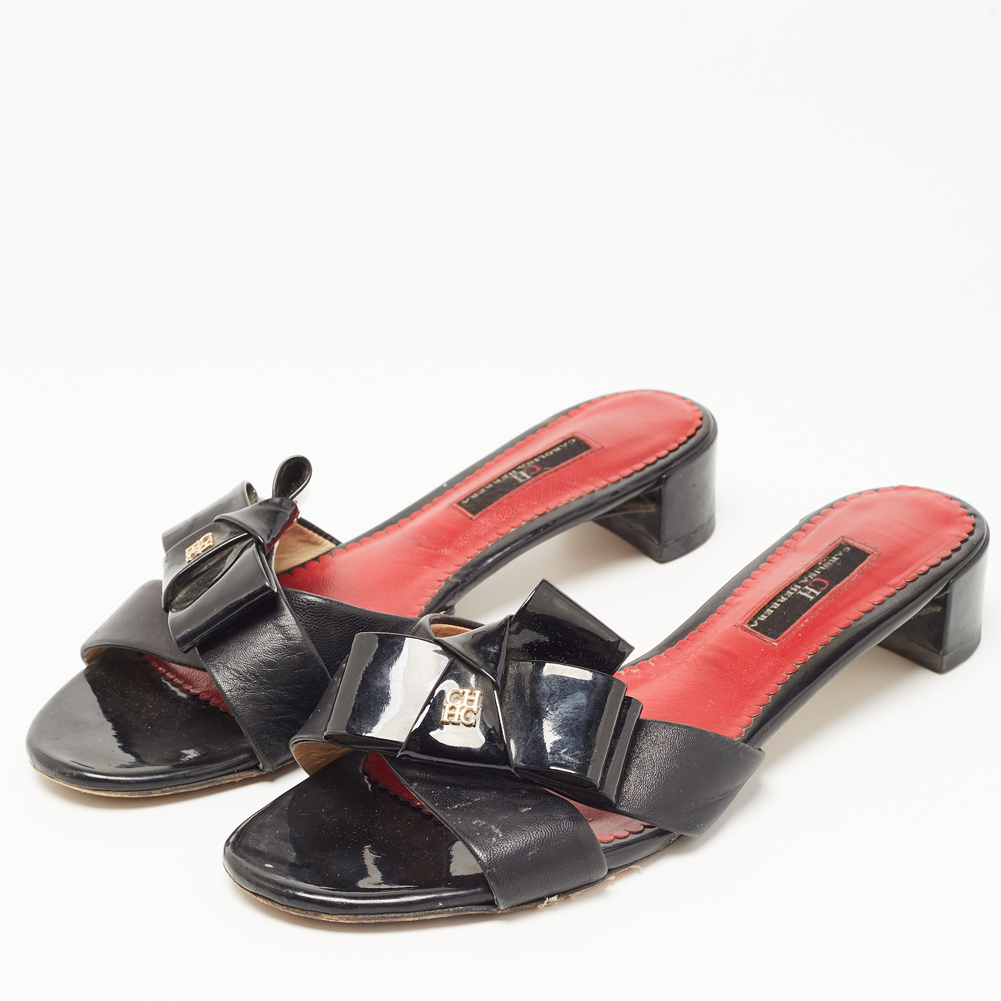 

CH Carolina Herrera Black Leather and Patent Slides Size