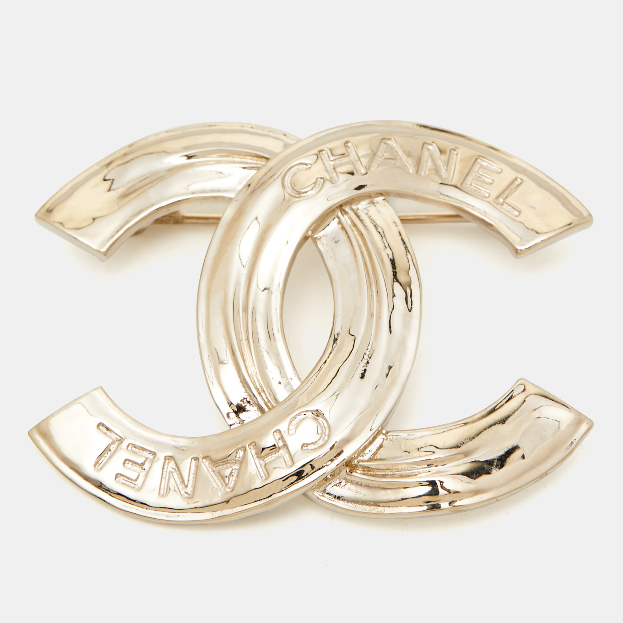 Pre-owned Chanel Cc Gold Tone Brooch