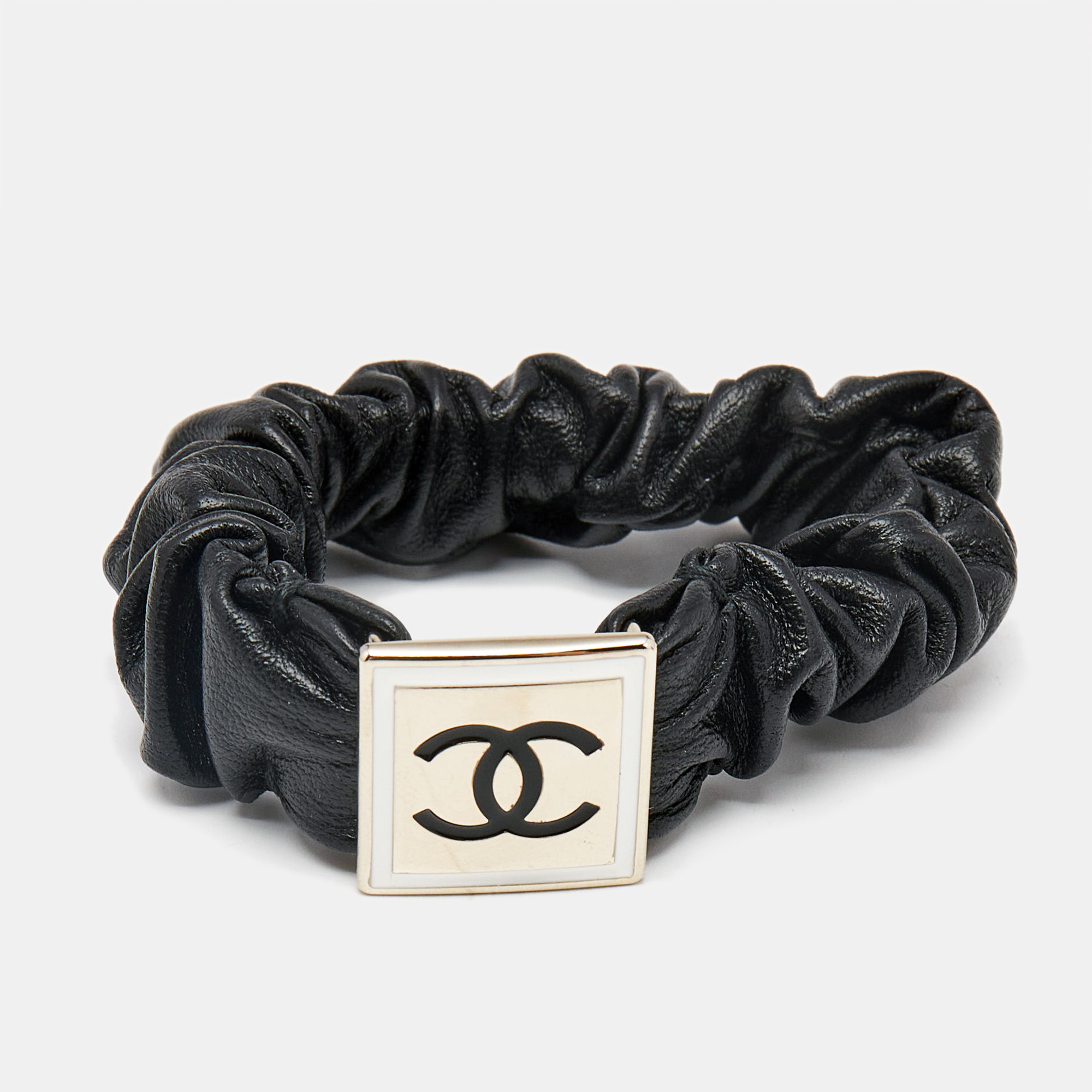 

Chanel CC Enamel Leather Gold Tone Hair Grip