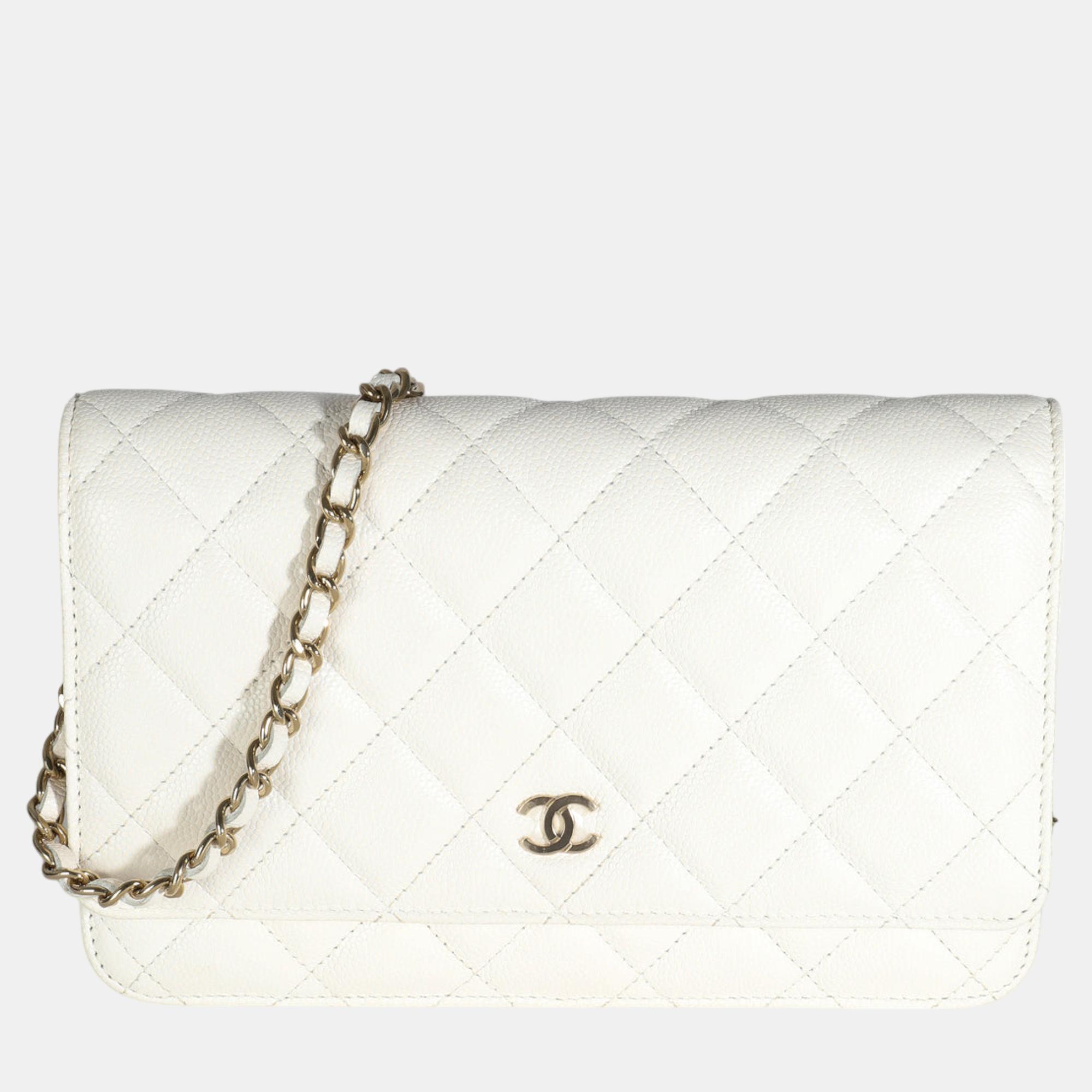 

Chanel 23A White Quilted Caviar Classic Wallet On Chain