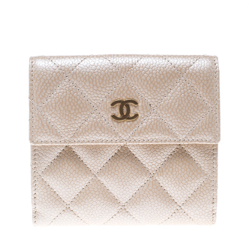مملوكة مسبقًا Chanel Beige Clair Quilted Caviar Leather Compact Wallet