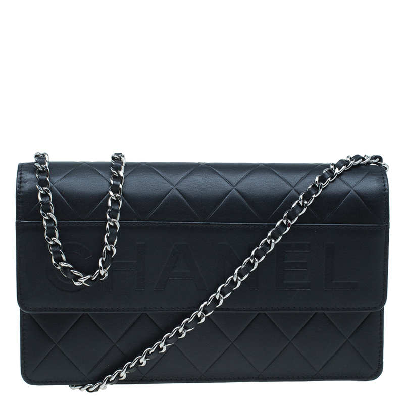 Pre Owned محفظة شانيل جلد أسود مبطن بالشعار وسلسلة