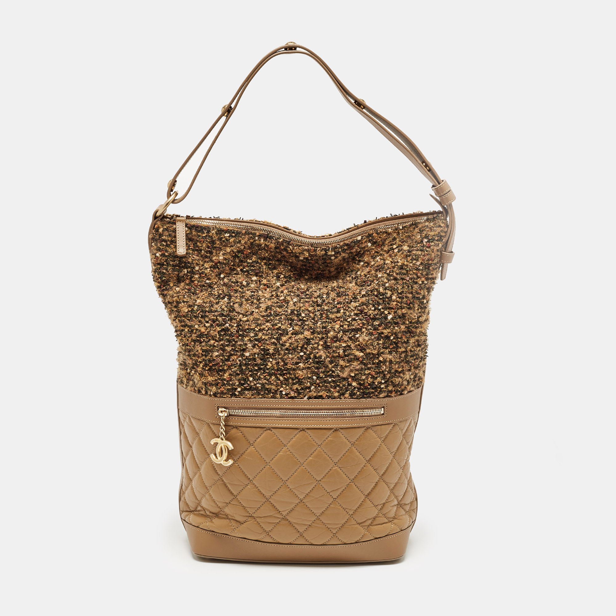 

Chanel Brown Quilted Aged Leather and Tweed  Casual Hobo