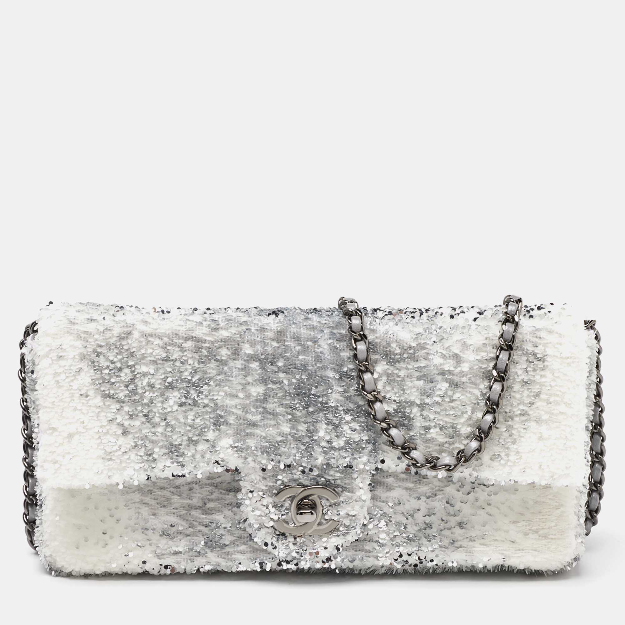 

Chanel Silver/White Sequins CC Flap Shoulder Bag