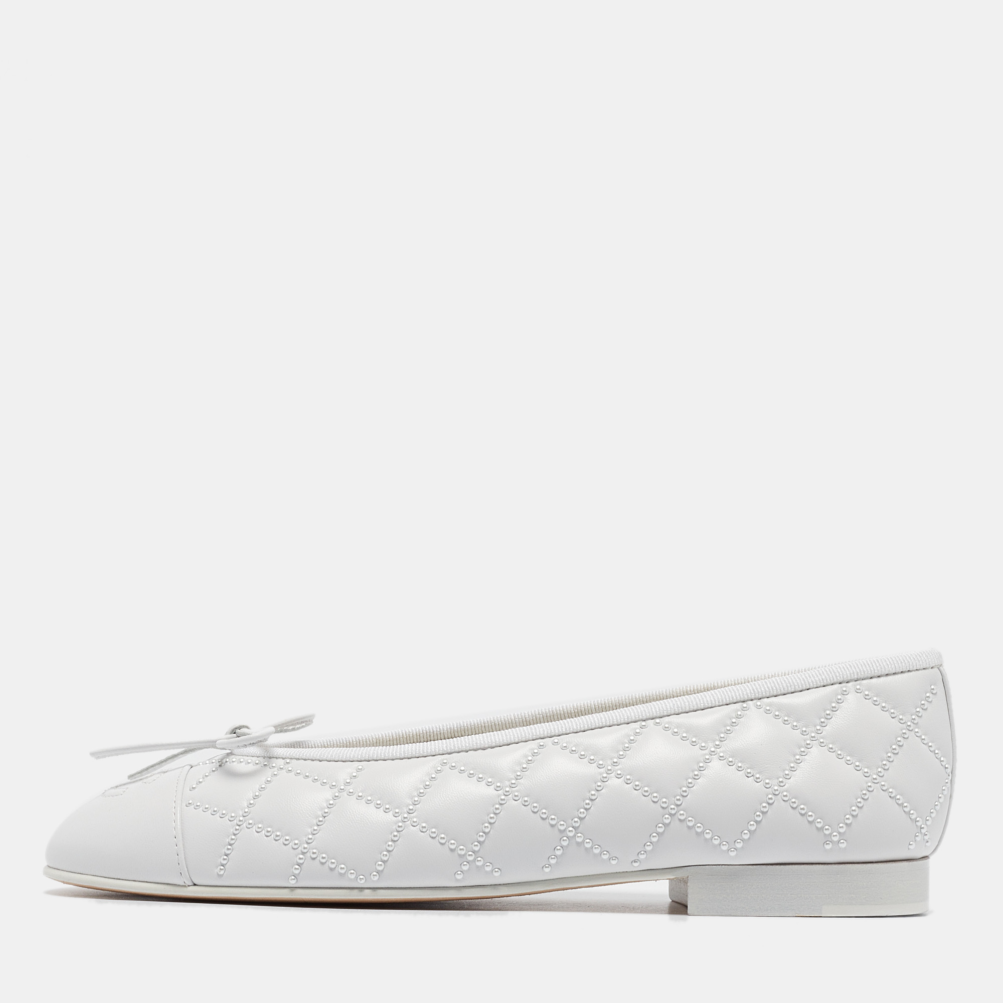 

Chanel White Leather Pearl Embellished CC Bow Ballet Flats Size