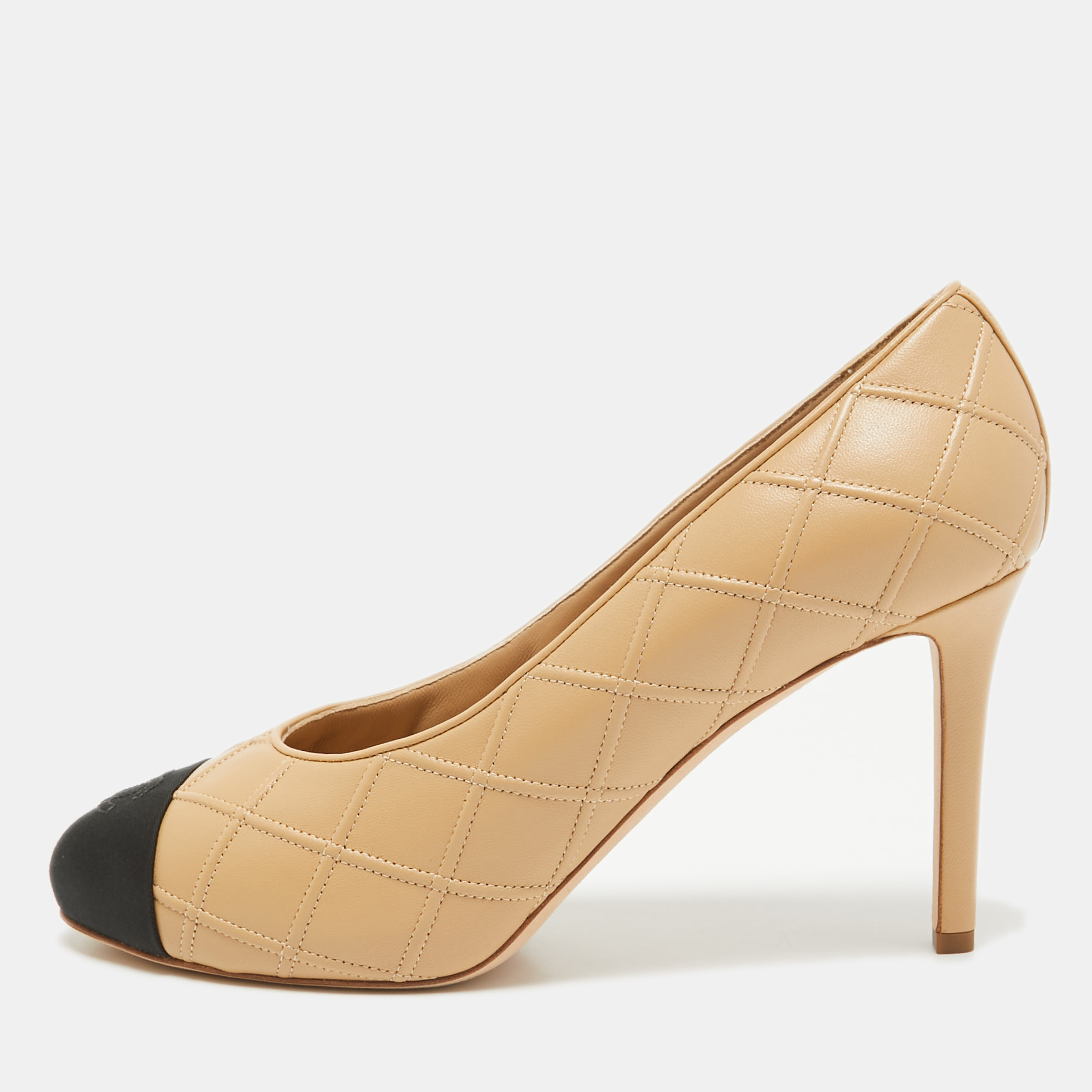 

Chanel Beige/Black Quilted Leather and Canvas Cap Toe CC Pumps Size