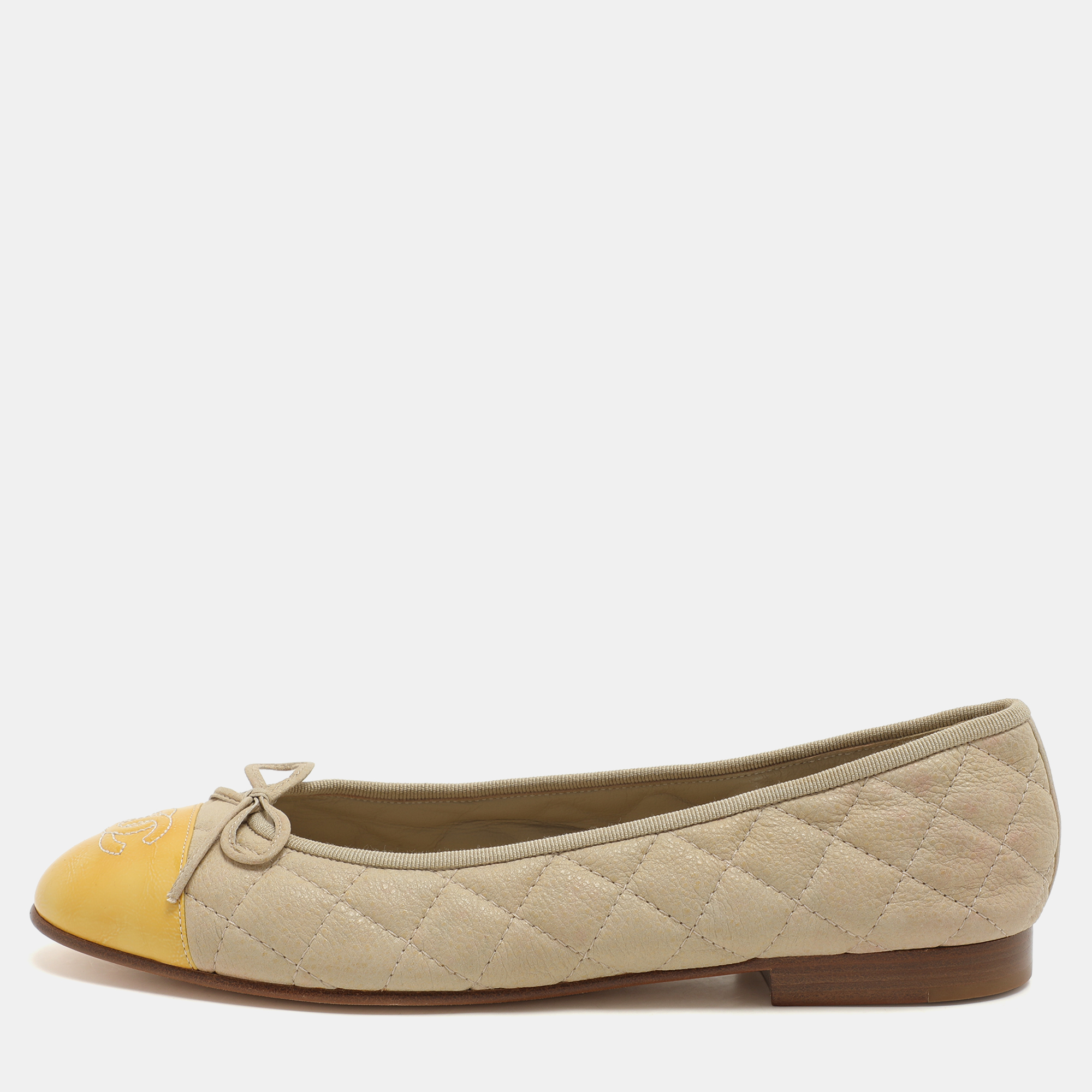 

Chanel Beige/Yellow Quilted Leather and Patent Leather CC Ballet Flats Size