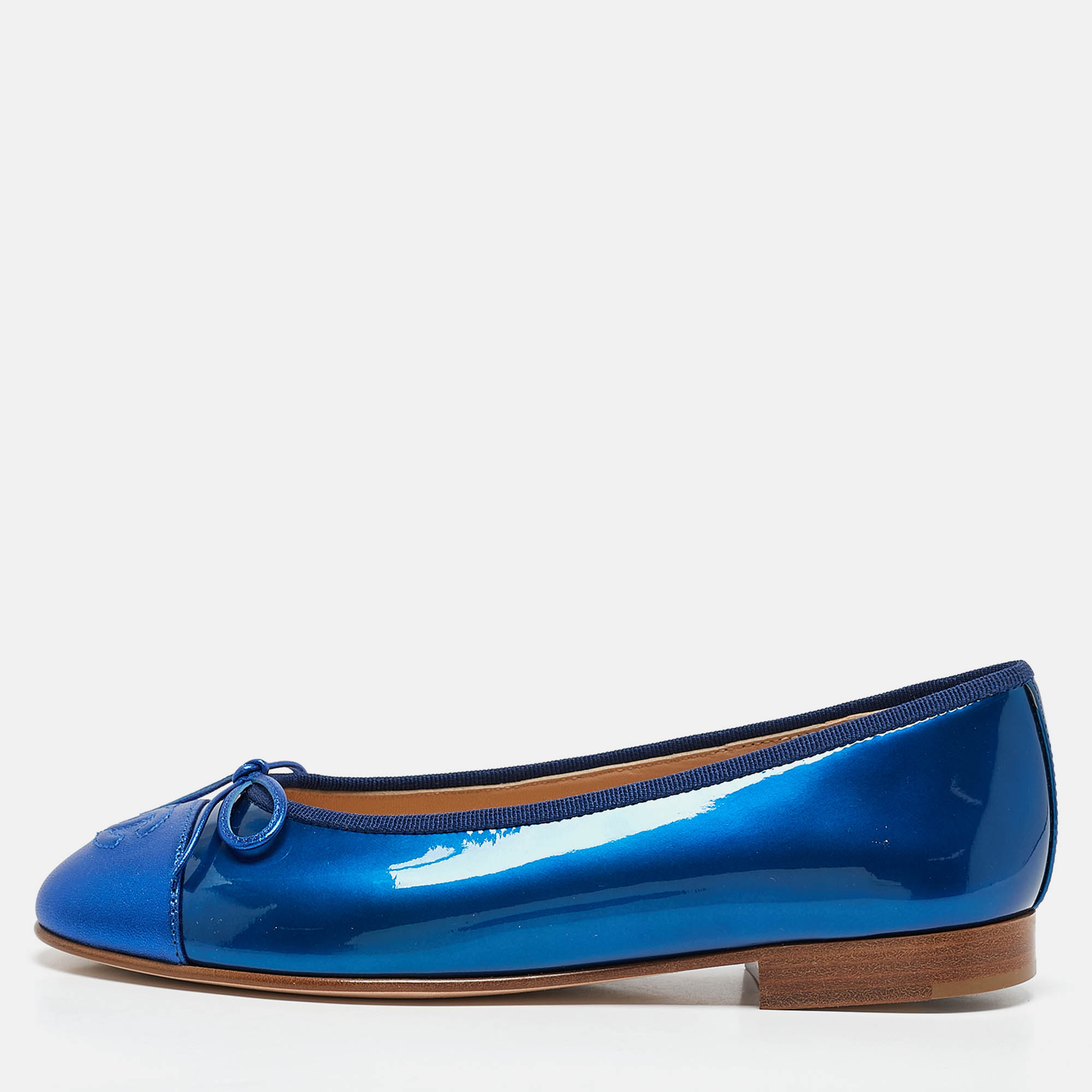 

Chanel Blue Patent and Leather CC Cap Toe Bow Ballet Flats Size