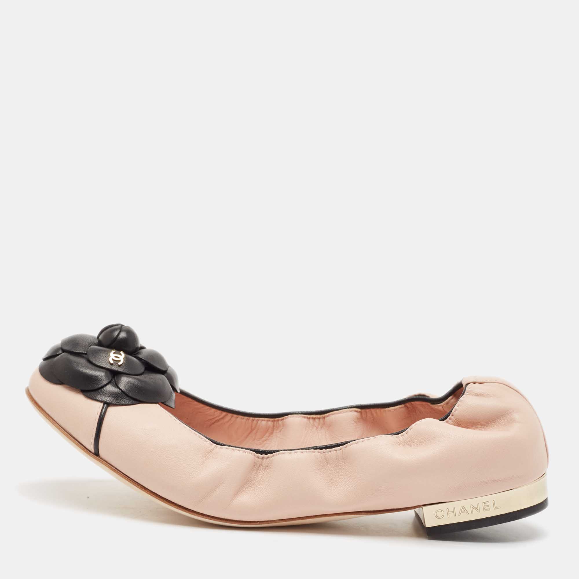 

Chanel Cream/Black Leather Black CC Camellia Scrunch Ballet Flats Size