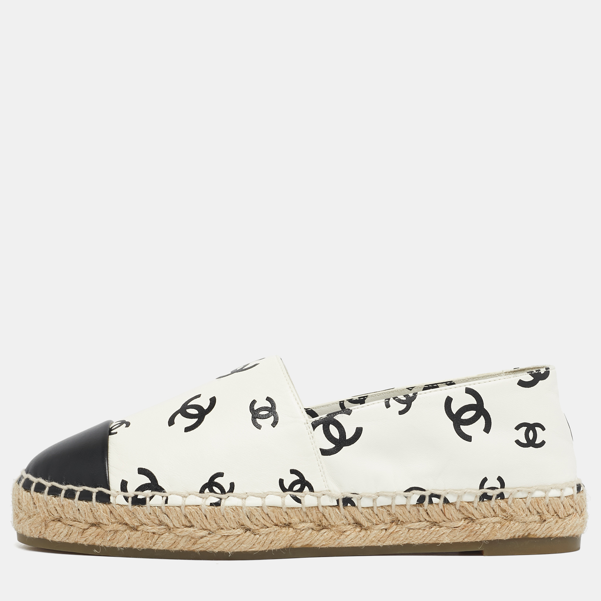 Pre-owned Chanel Cream/black Leather Cc Cap Toe Espadrille Flats Size 37 In White