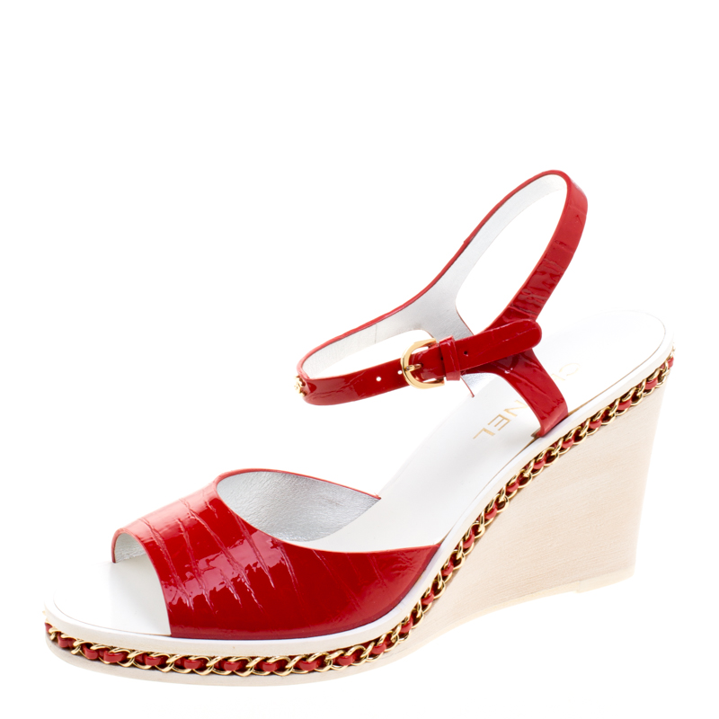 مملوكة مسبقًا Chanel Red Patent Leather Chain Detail Ankle Strap Wedge Sandals Size 40.5