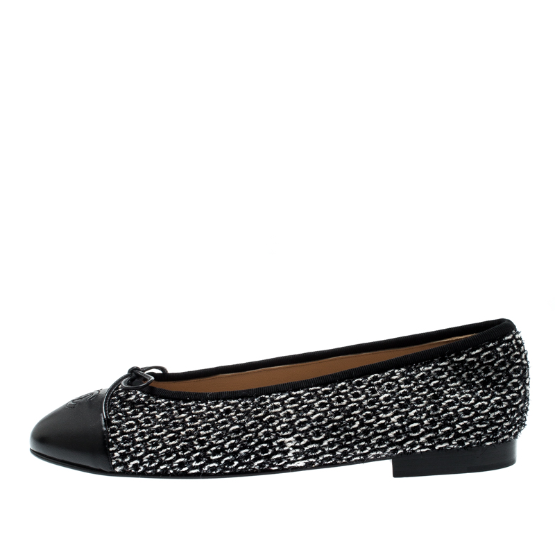 

Chanel Monochrome Tweed Fabric And Leather CC Cap Toe Bow Ballet Flats Size, Black