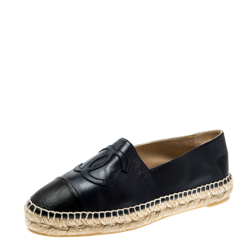 مملوكة مسبقًا Chanel Blue/Black Leather CC Cap Toe Espadrilles Size 37