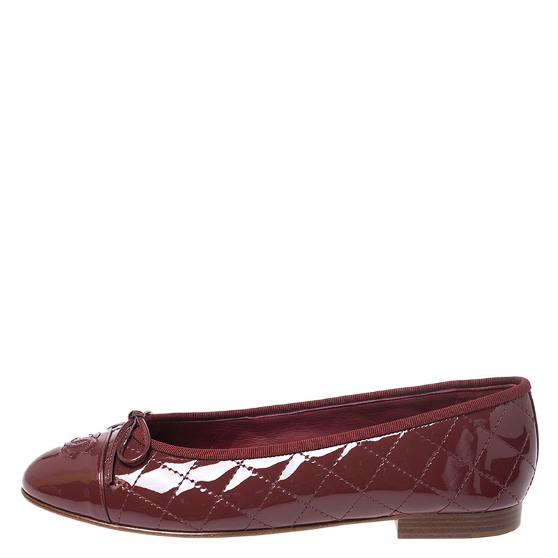 

Chanel Red Quilted Patent Leather Bow CC Cap Toe Flats Size