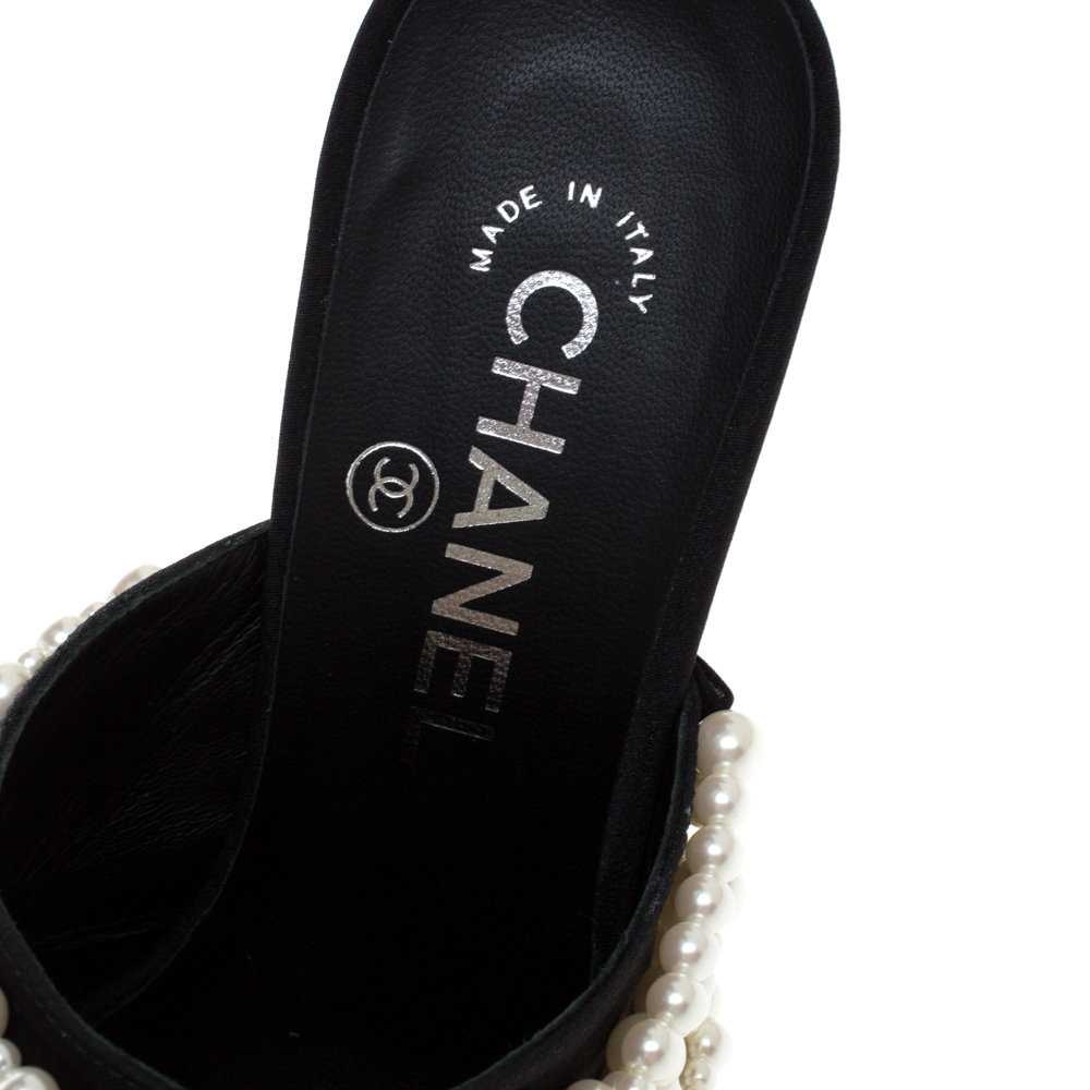 Sandals - Glass pearls & fabric, black & gold — Fashion