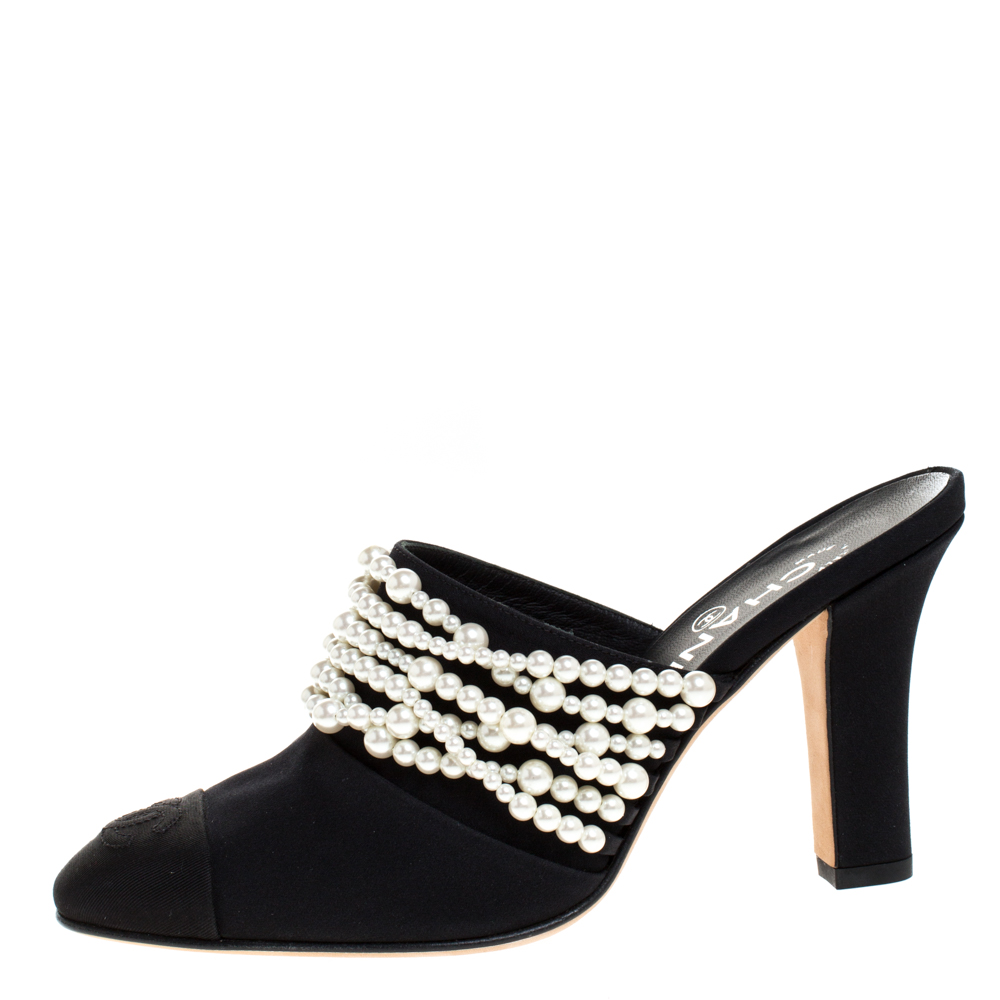 

Chanel Black Cotton Fabric Pearl Embellished CC Mule Sandals Size