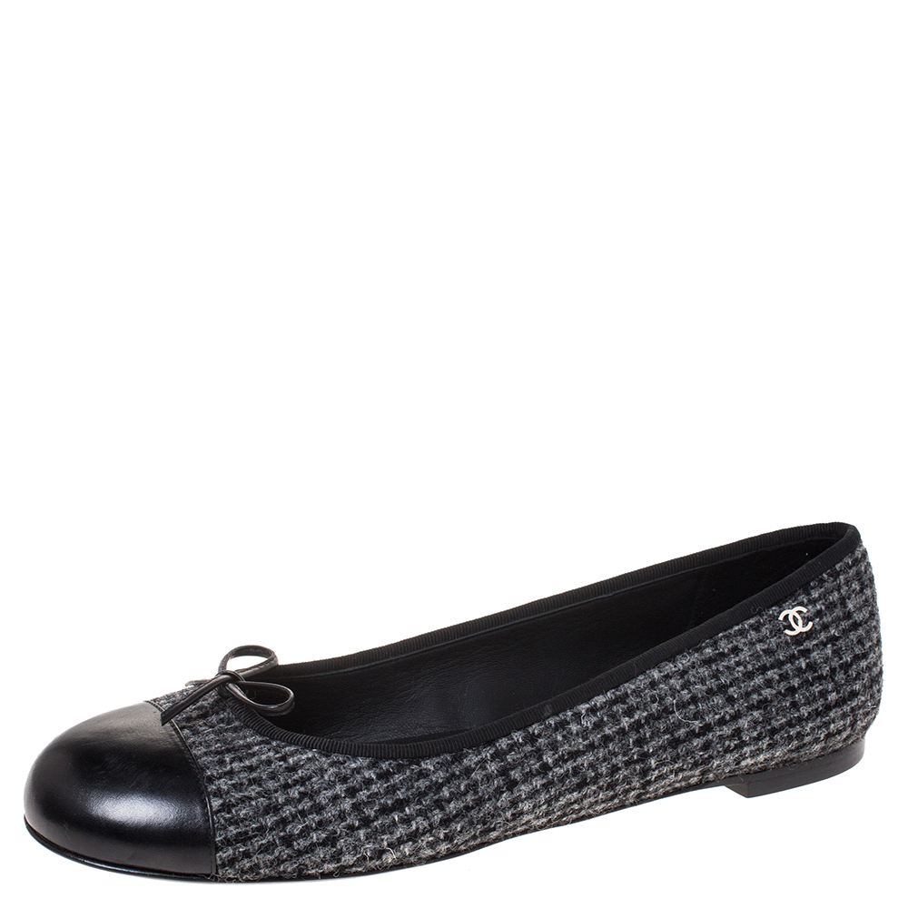 Chanel Monochrome Tweed Fabric And Leather CC Cap Toe Bow Ballet Flats ...