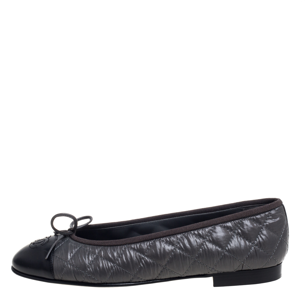 

Chanel Grey/Black Quilted Leather Bow CC Cap Toe Ballet Flats Size