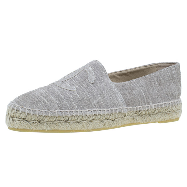 مملوكة مسبقًا Chanel Beige Suede CC Espadrilles Size 39