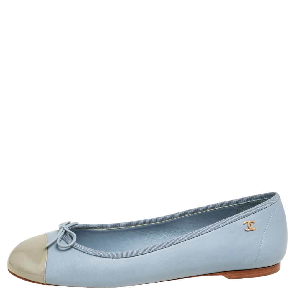 

Chanel Light Blue/Grey Leather CC Bow Ballet Flats Size