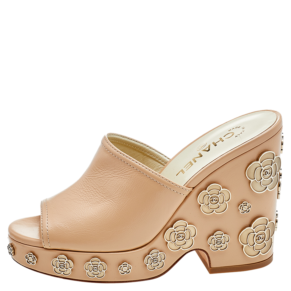 

Chanel Beige Leather Camellia Embellished Wedge Platform Slide Sandals Size