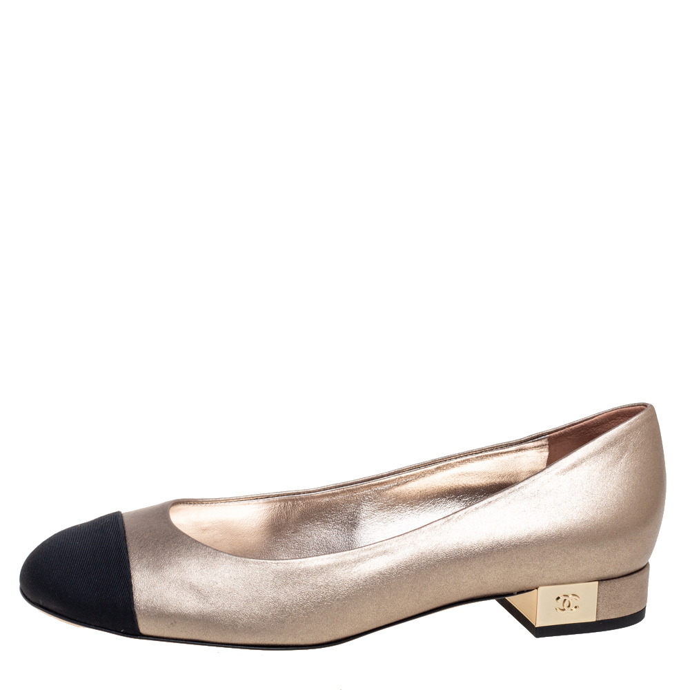 

Chanel Light Gold/Black Leather and Fabric Cap Toe Ballet Flats Size
