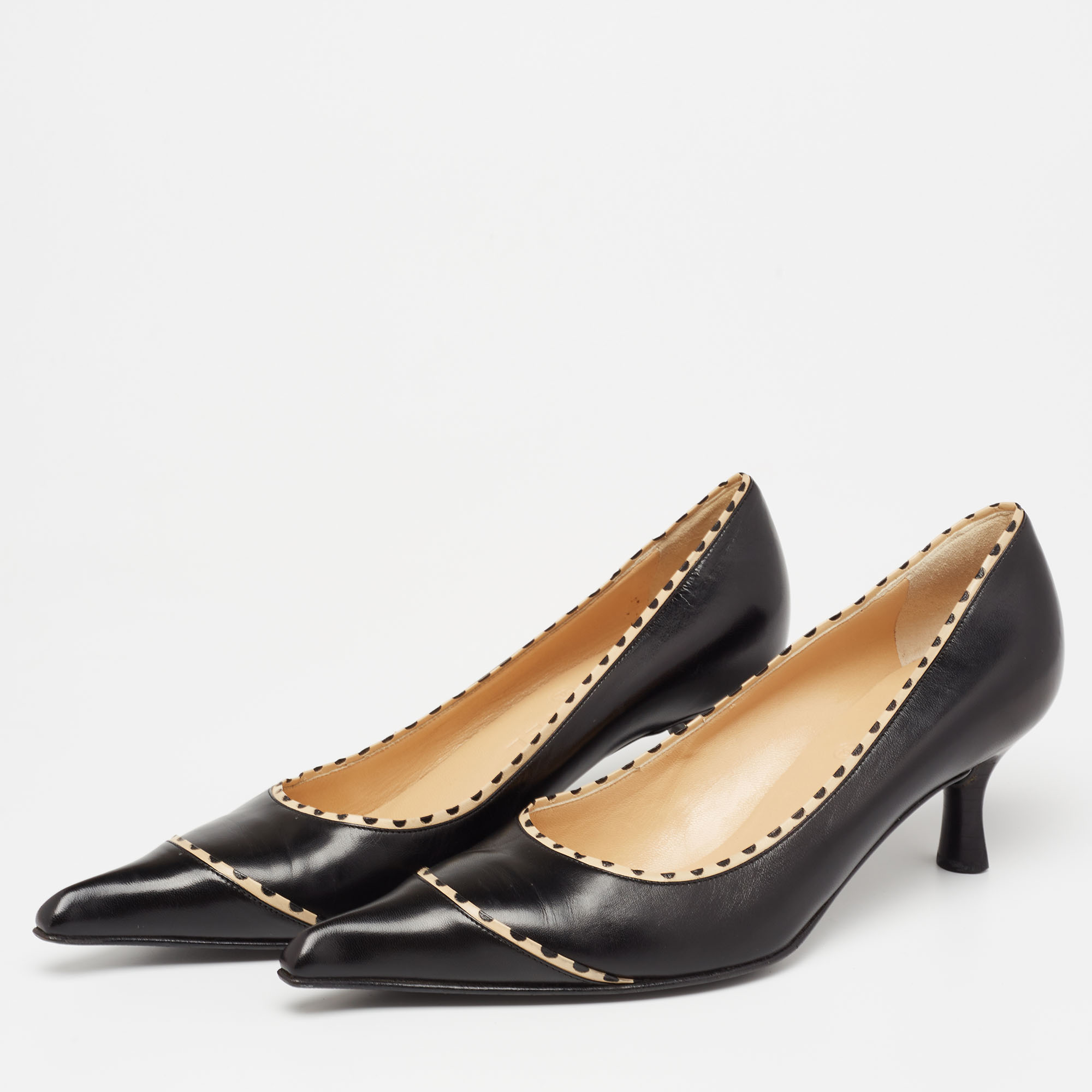 

Chanel Black/Beige Leather Pointed Toe Pumps Size