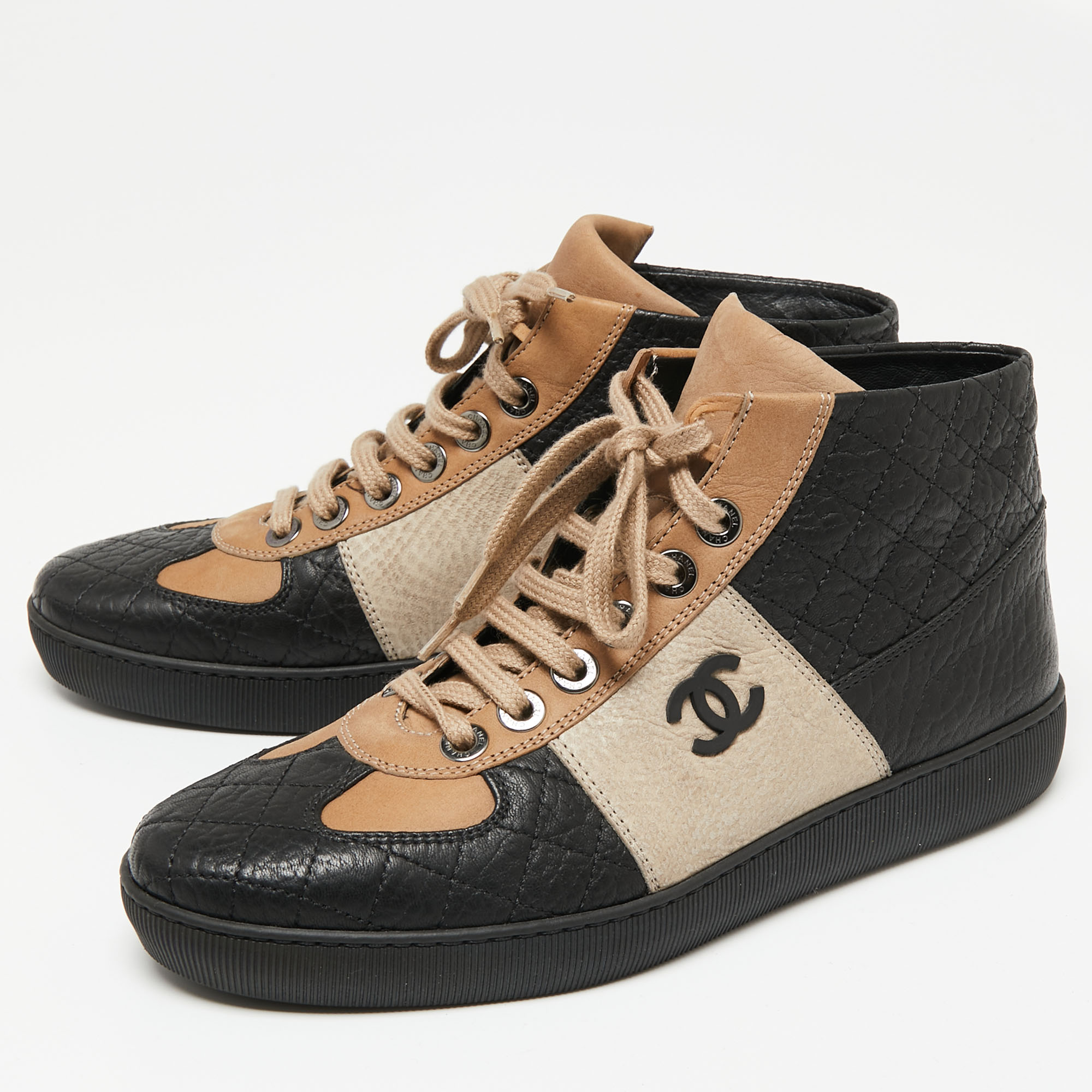 

Chanel Black/Beige Leather And Nubuck CC High Top Sneakers Size